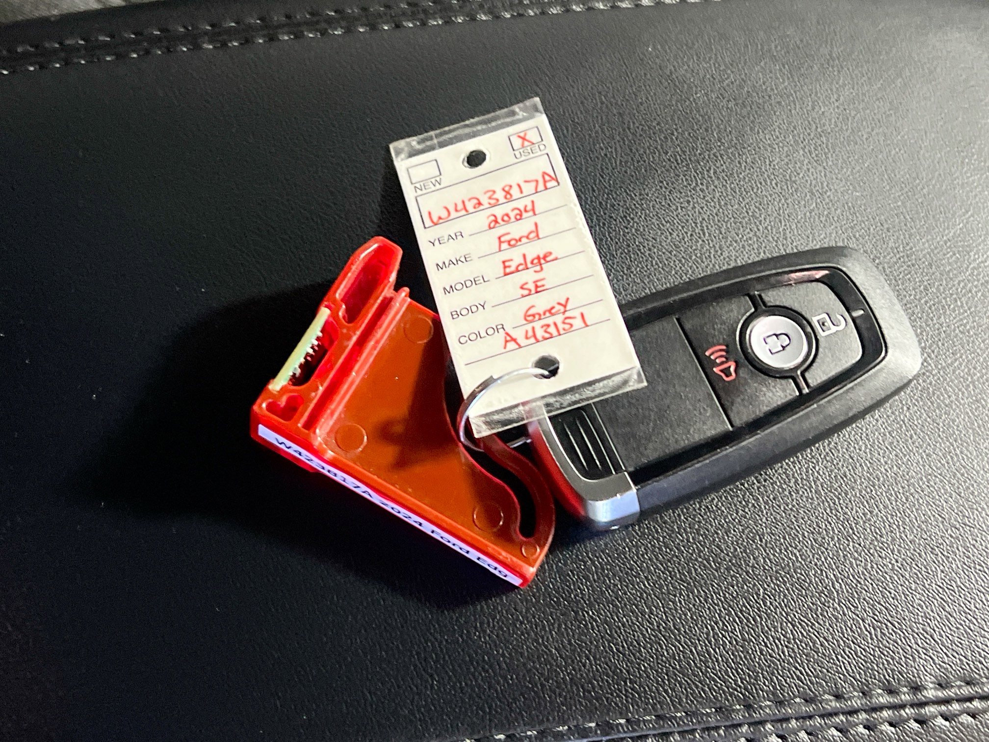 Used 2024 Ford Edge SE w/ Black Appearance Package image 36