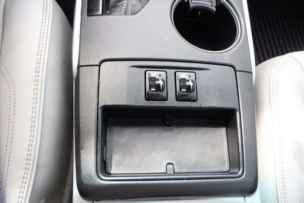 Used 2015 Toyota Camry XLE w/ Moonroof Package FWD image 41