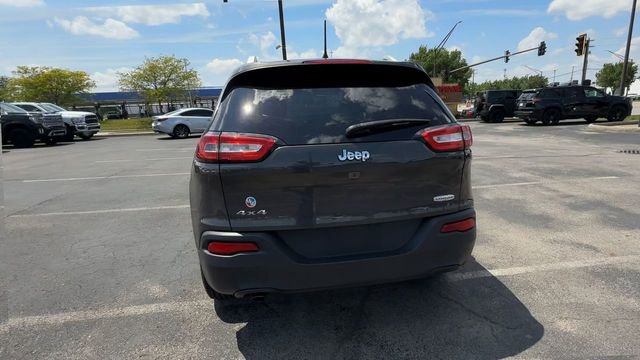 Used 2017 Jeep Cherokee Latitude AWD/4WD image 7
