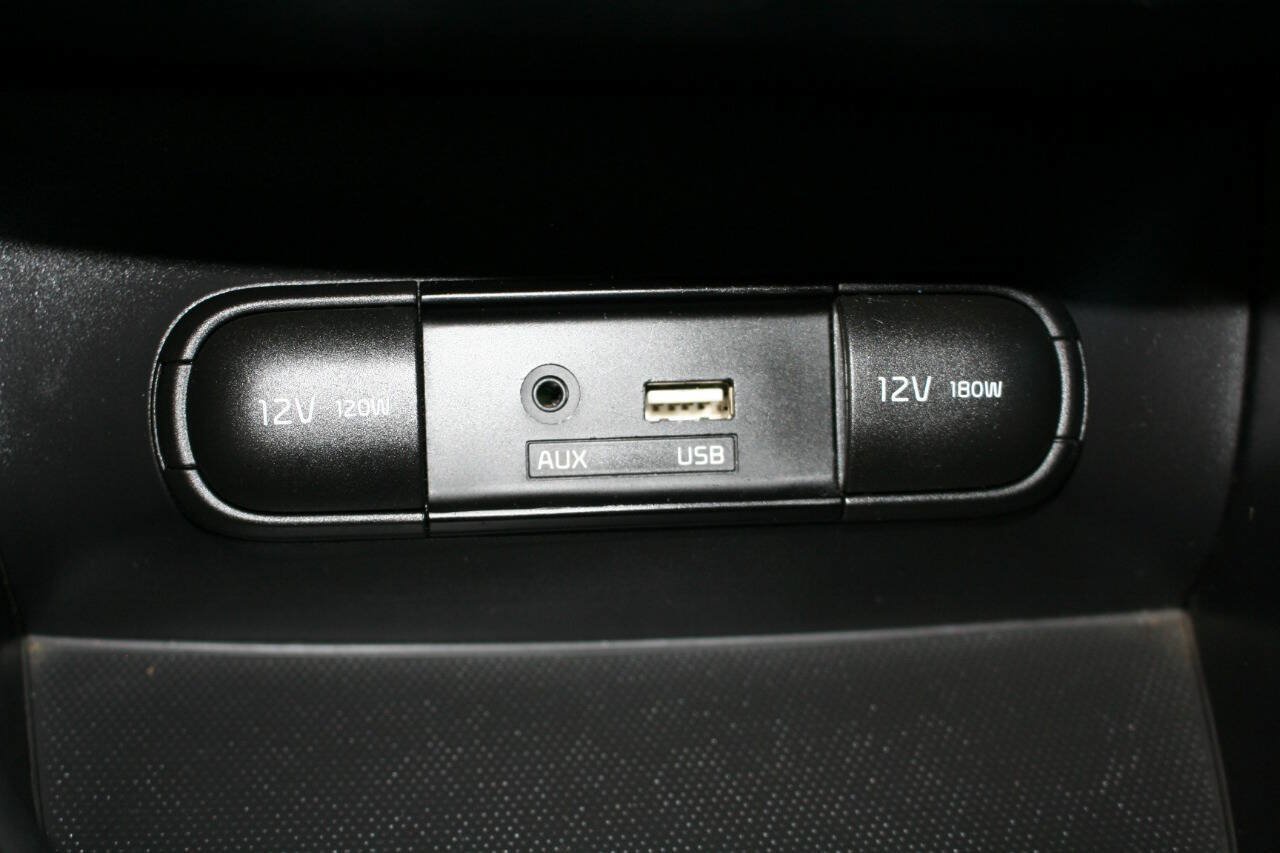 Used 2016 Kia Soul + FWD image 20