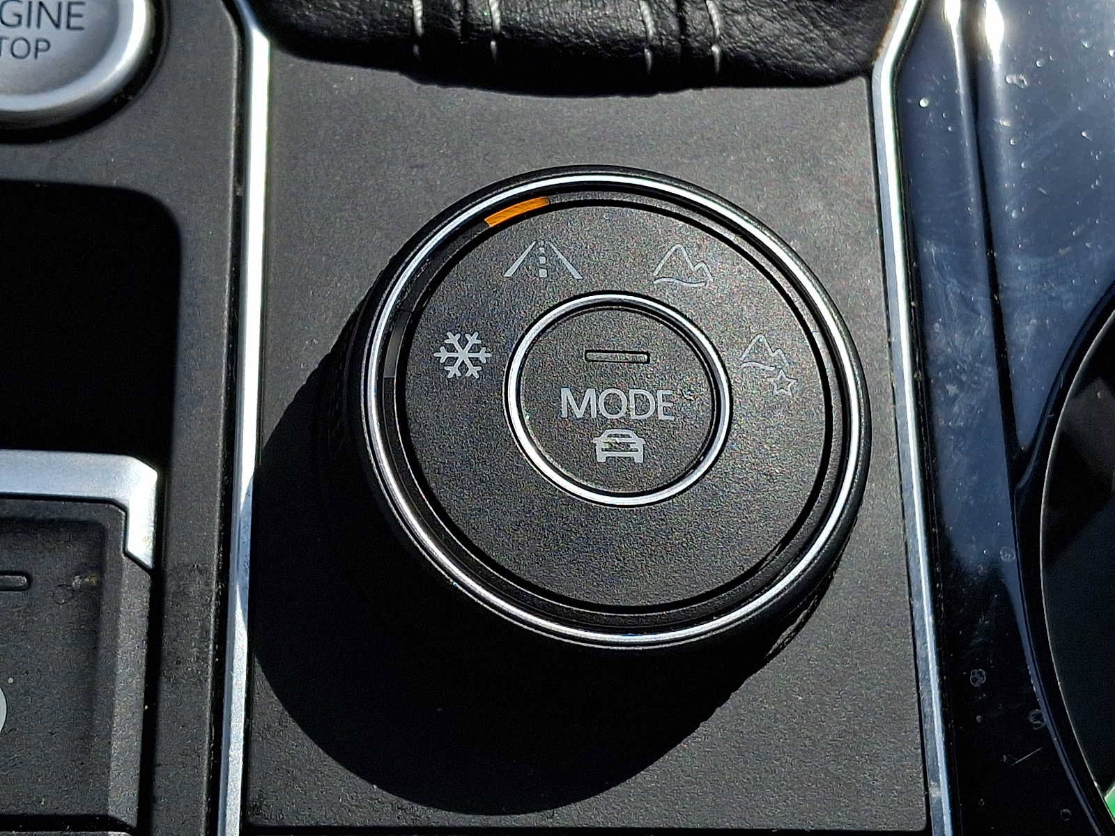 Used 2022 Volkswagen Atlas Cross Sport SE w/ Panoramic Sunroof Package image 21