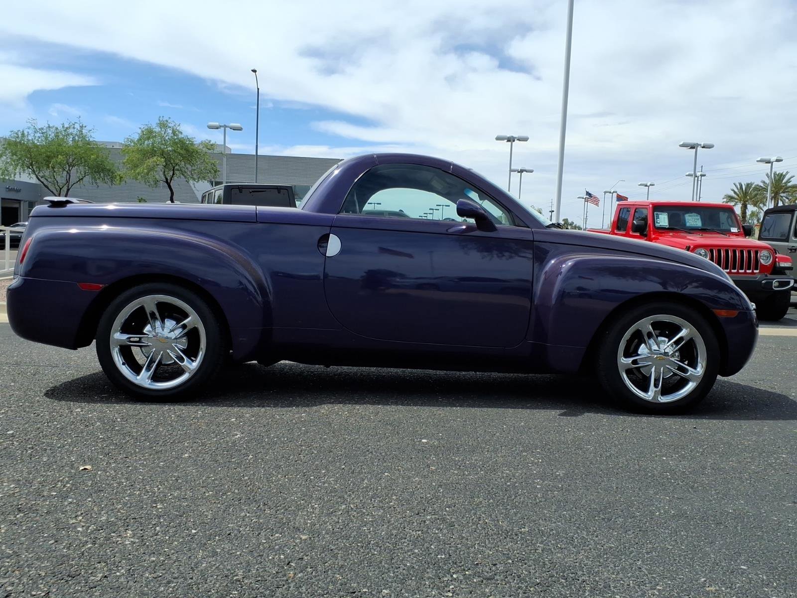 Used 2004 Chevrolet SSR w/ Preferred Equipment Group RWD image 8