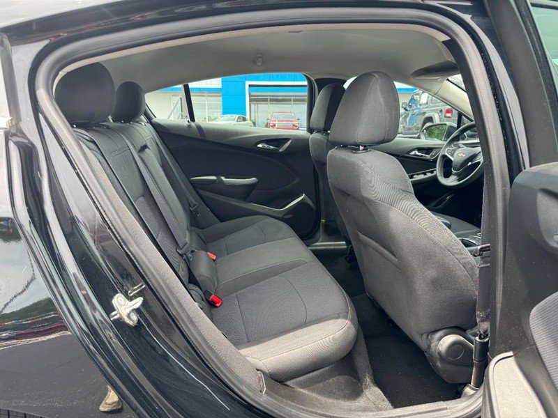 Used 2017 Chevrolet Cruze LT w/ Convenience Package FWD image 11