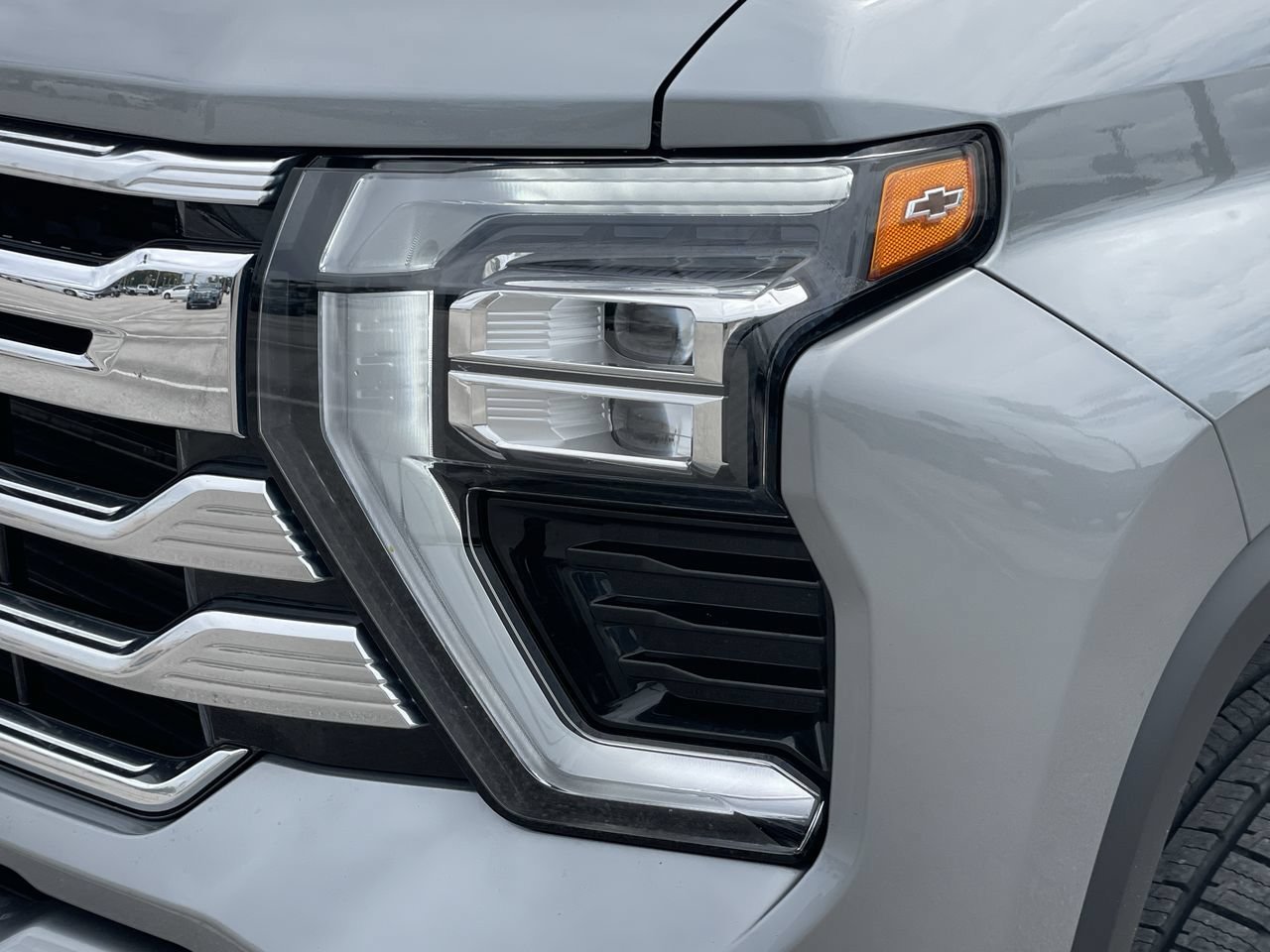 Used 2024 Chevrolet Silverado 2500 High Country w/ High Country Premium Package AWD/4WD image 6