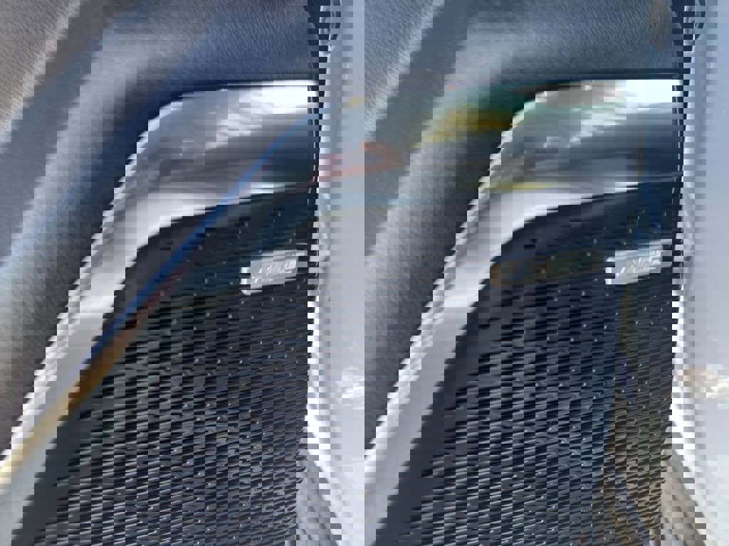 Used 2025 GMC Acadia Elevation image 31