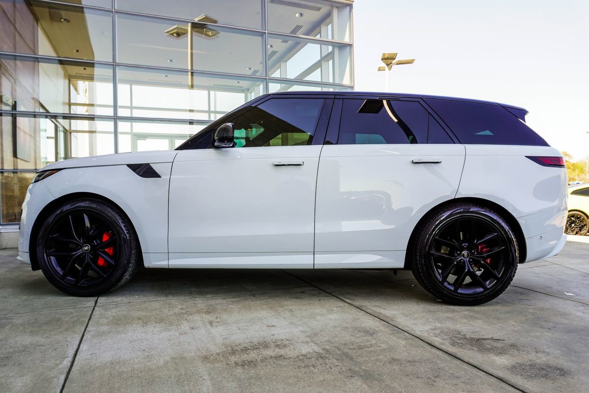 Used 2023 Land Rover Range Rover Sport SE Dynamic image 9