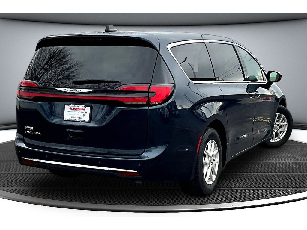 Used 2024 Chrysler Pacifica Touring-L image 14