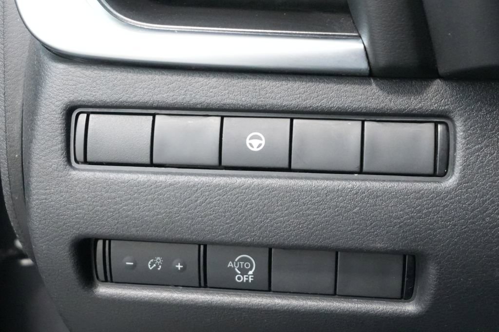 Used 2023 Nissan Rogue SV image 37