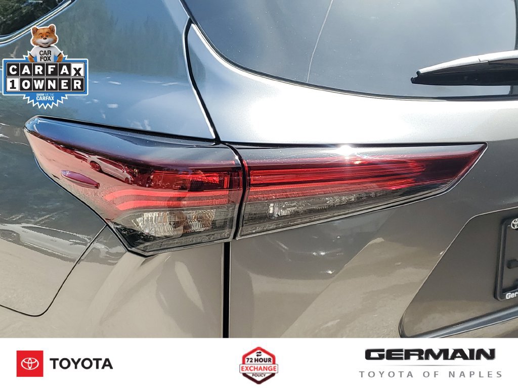 Used 2025 Toyota Highlander XLE FWD image 16