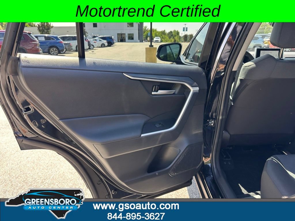 Used 2025 Toyota RAV4 XLE FWD image 19