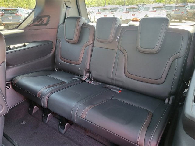 New 2025 Nissan Armada SL w/ Captain's Chari Seat Package image 10