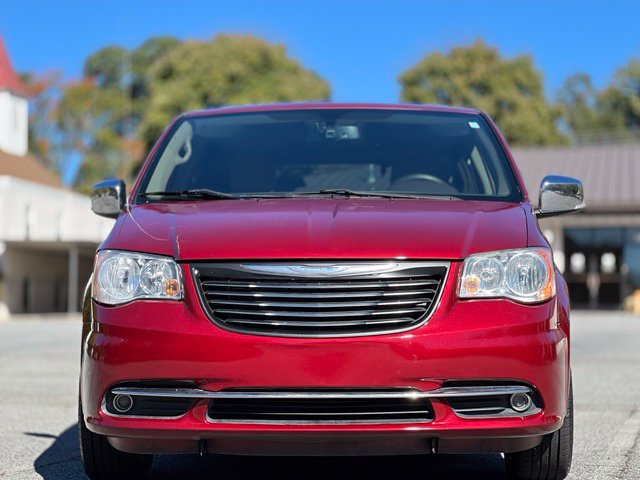 Used 2015 Chrysler Town & Country Touring-L w/ Driver Convenience Group FWD image 2