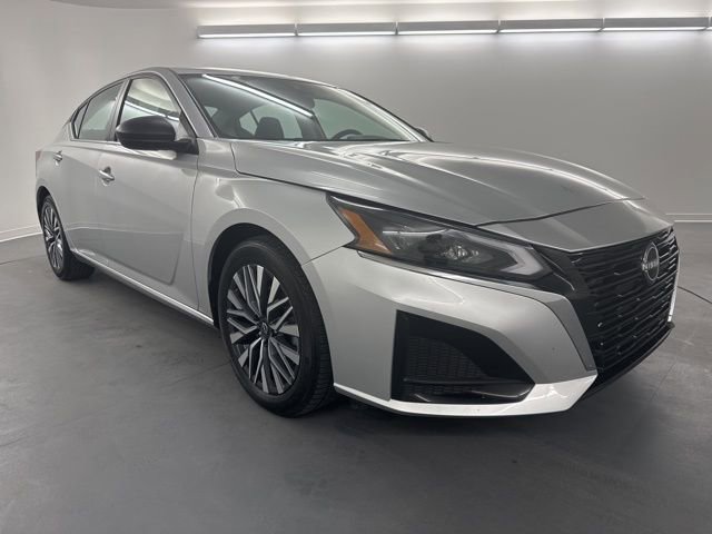 Used 2024 Nissan Altima 2.5 SV