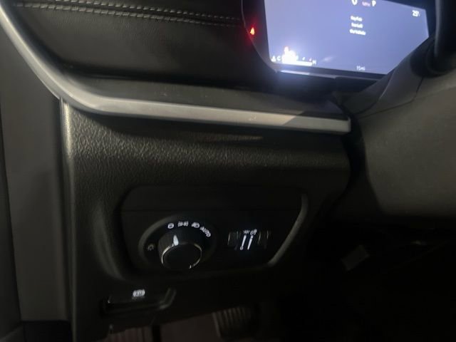 New 2025 Jeep Grand Cherokee L Altitude image 24