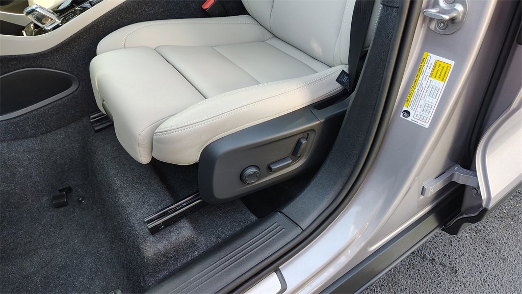 New 2026 Volvo XC40 B5 Ultra w/ Climate Package image 11