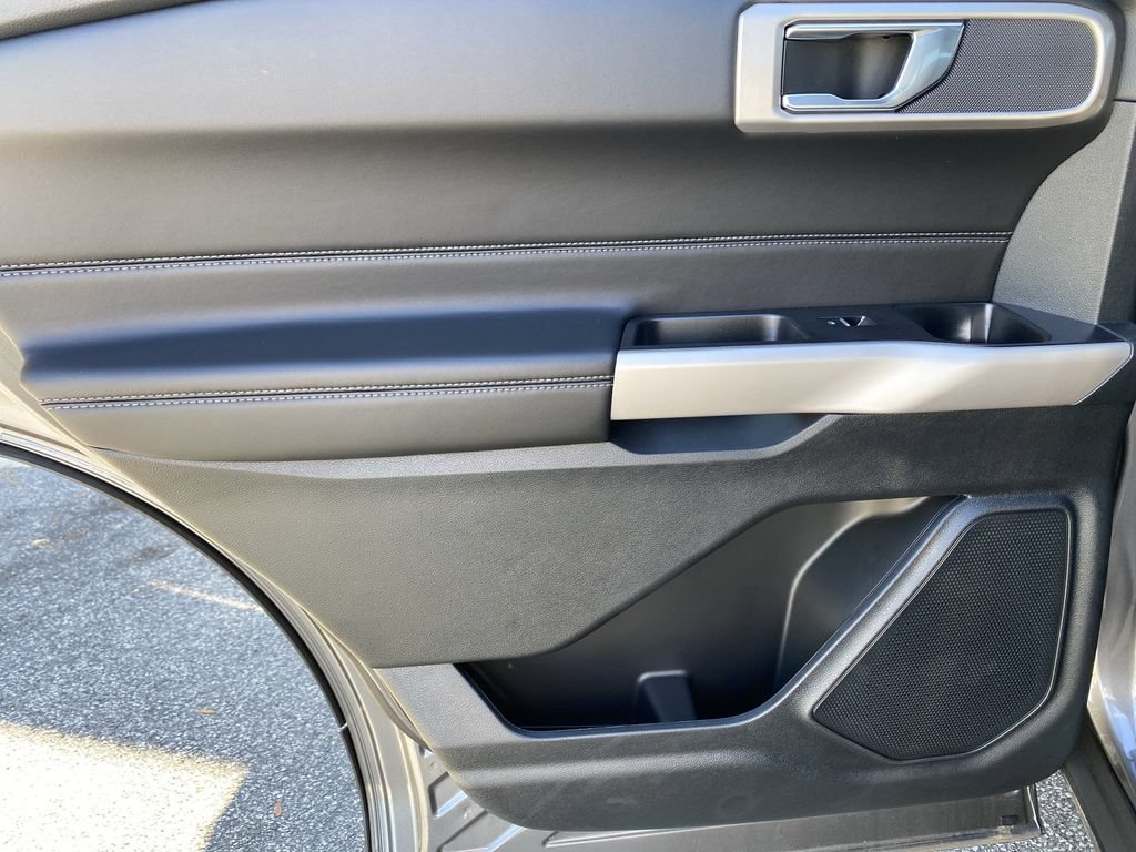 Used 2024 Ford Explorer XLT RWD image 36