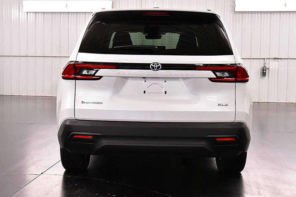 Used 2025 Toyota Grand Highlander AWD Hybrid image 6
