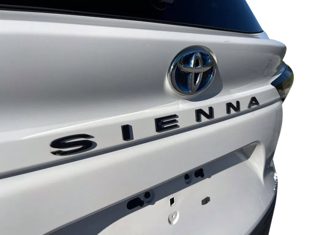 Used 2024 Toyota Sienna LE FWD image 13