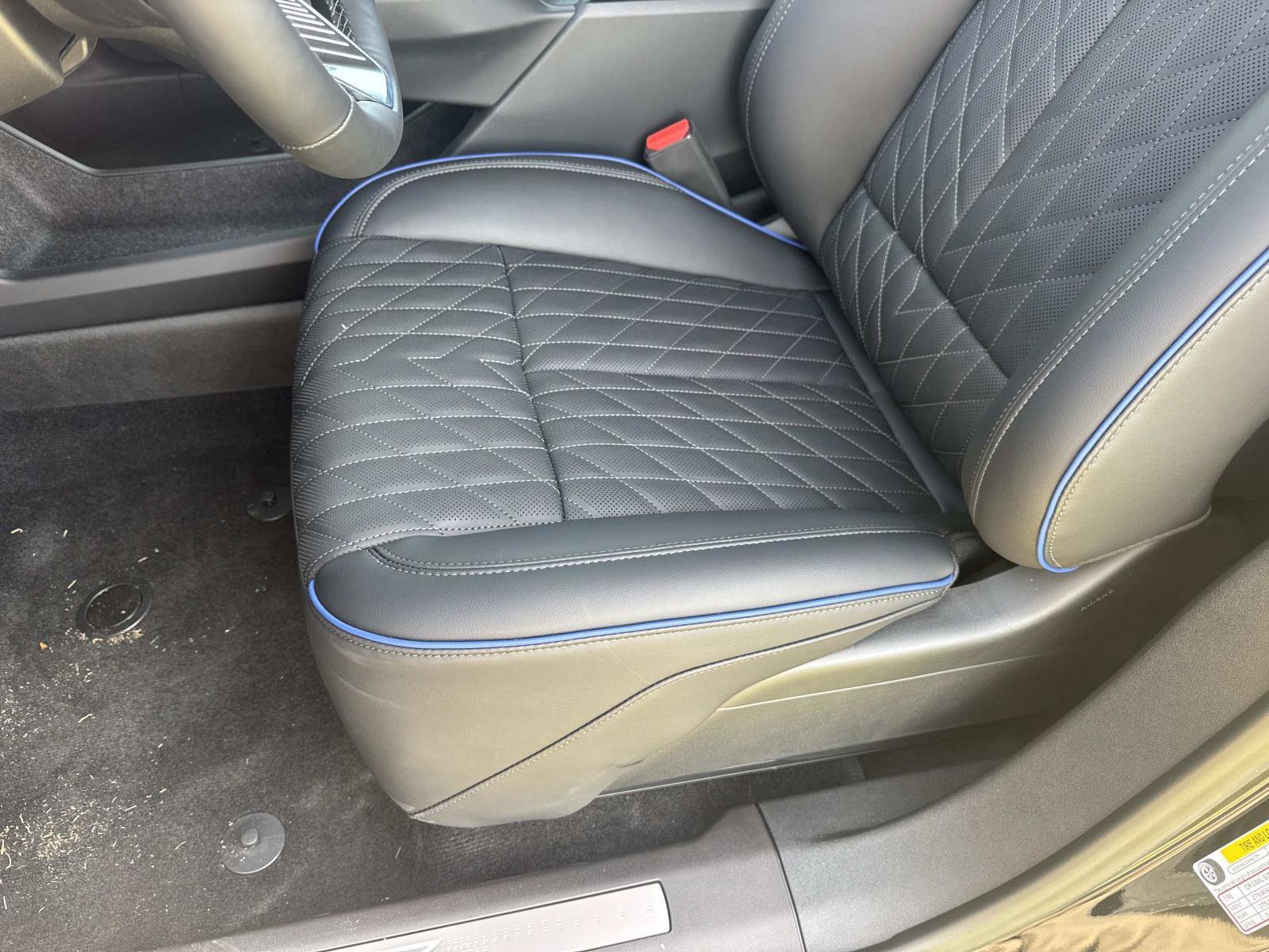 New 2026 Cadillac Optiq V w/ LPO, Floor Liner Package AWD/4WD image 19