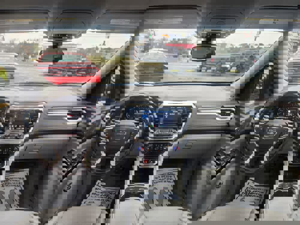 Used 2023 GMC Acadia SLT image 19