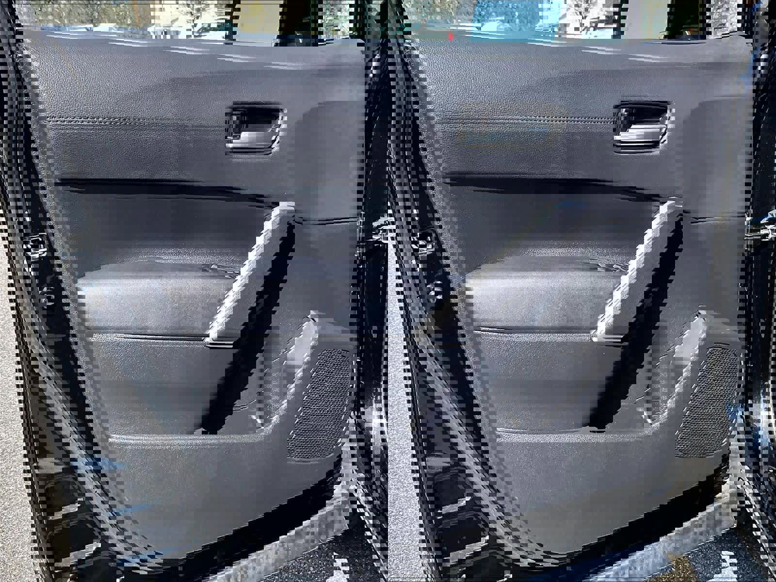 Used 2024 Toyota Corolla Cross XLE w/ Convenience Package image 9