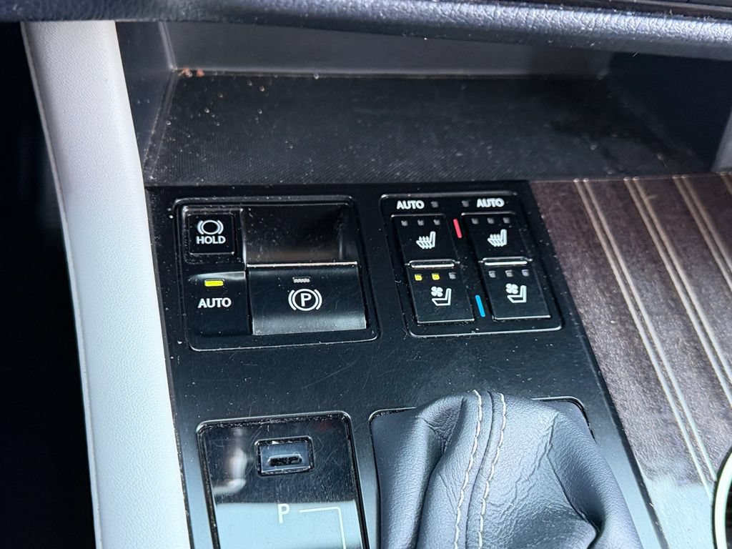 Used 2019 Lexus RX 350L Luxury w/ Accessory Package AWD/4WD image 31