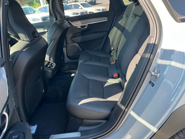 Used 2024 Volvo V90 B6 Cross Country Plus image 30