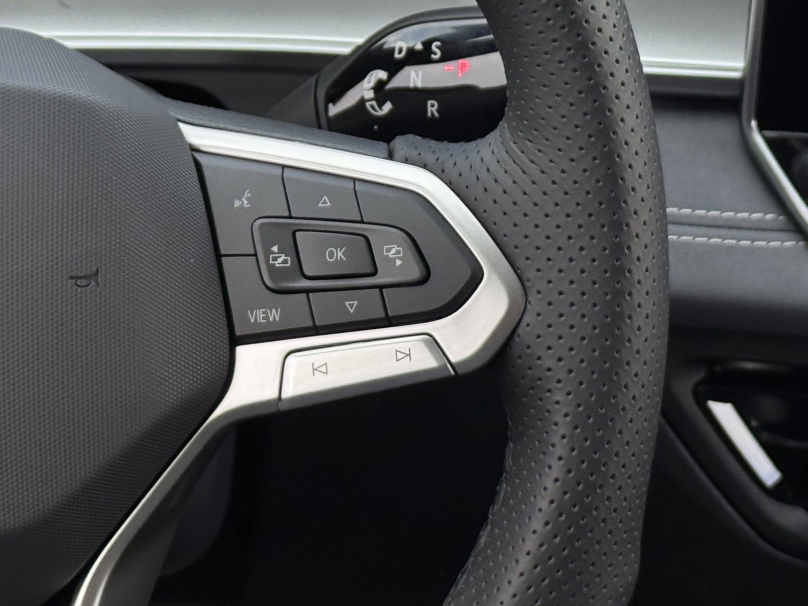 New 2026 Volkswagen Tiguan SE R-Line image 16