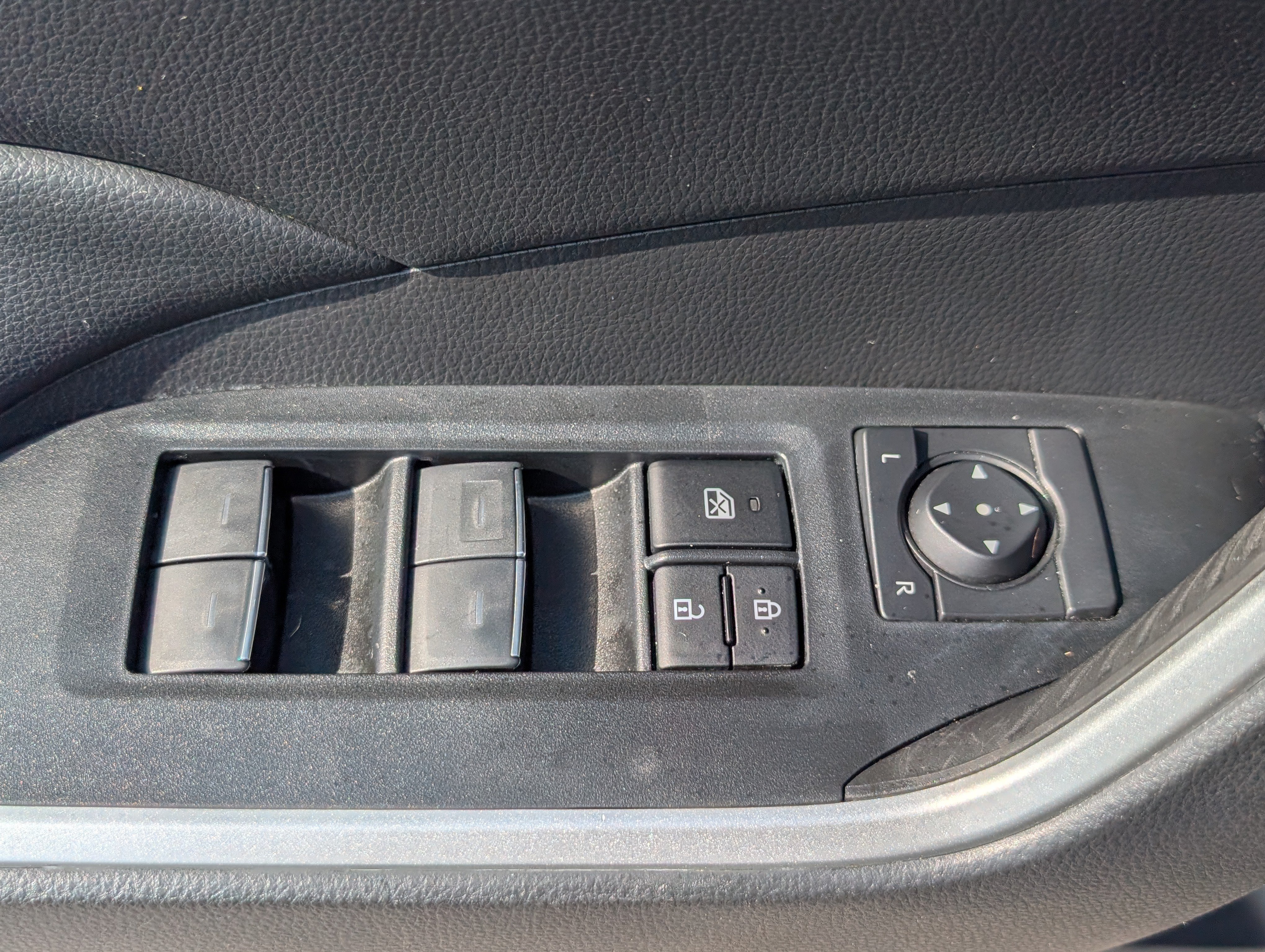 Used 2023 Toyota RAV4 XLE Premium AWD/4WD image 20