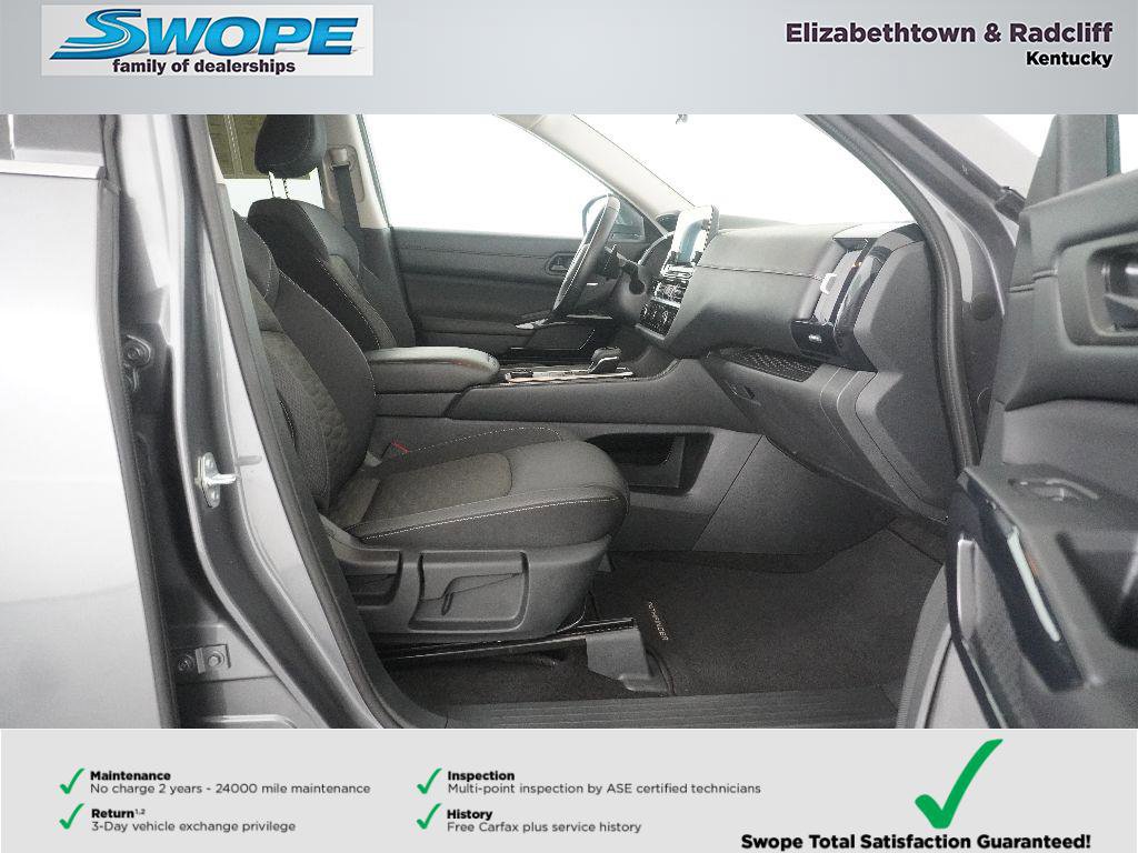 Used 2025 Nissan Pathfinder SV image 10