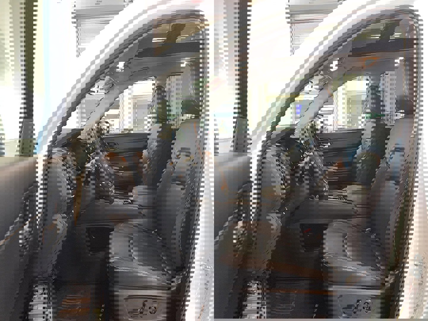 Used 2024 Nissan Pathfinder SL w/ SL Premium Package AWD/4WD image 9