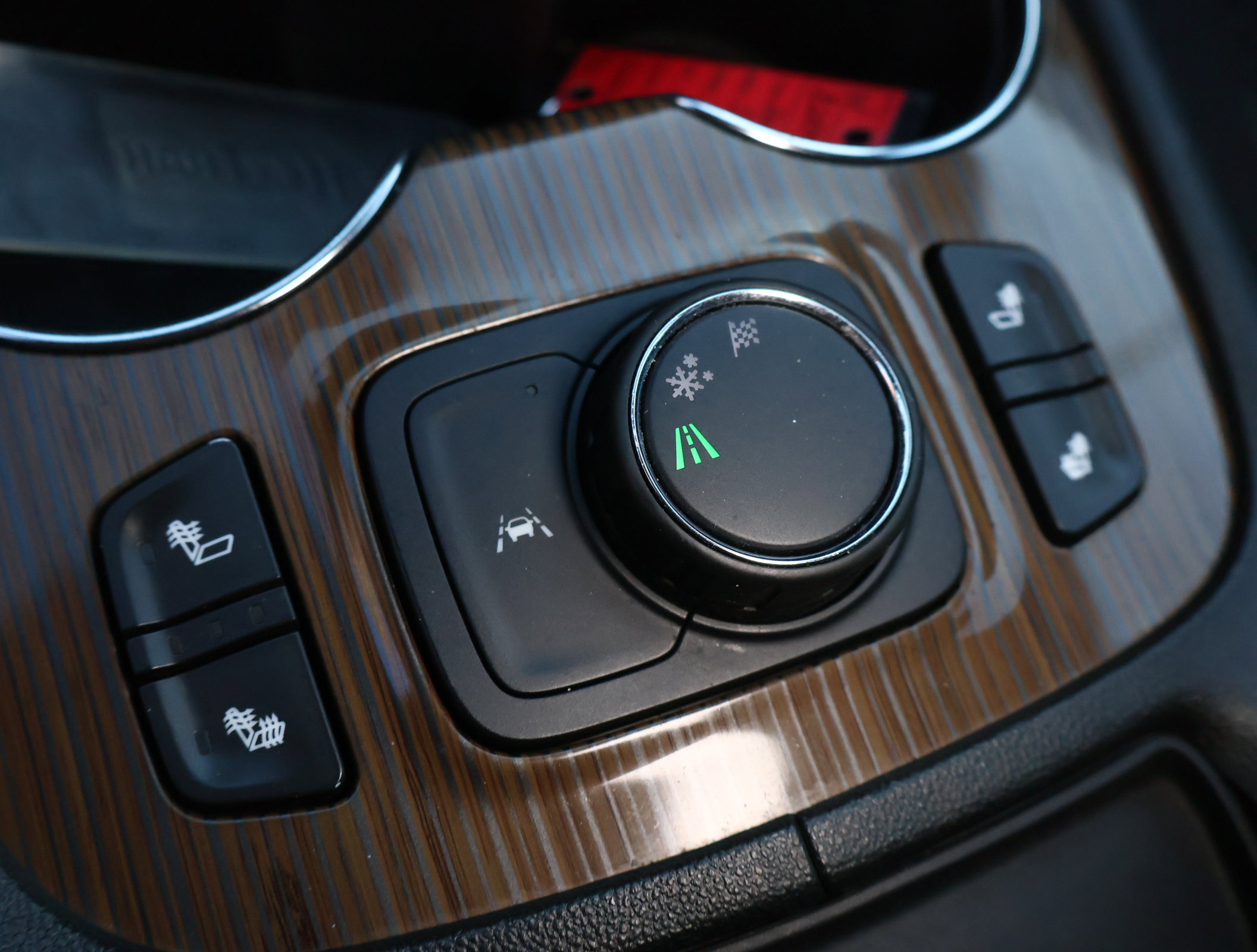 Used 2023 GMC Acadia SLE w/ Driver Convenience Package image 6