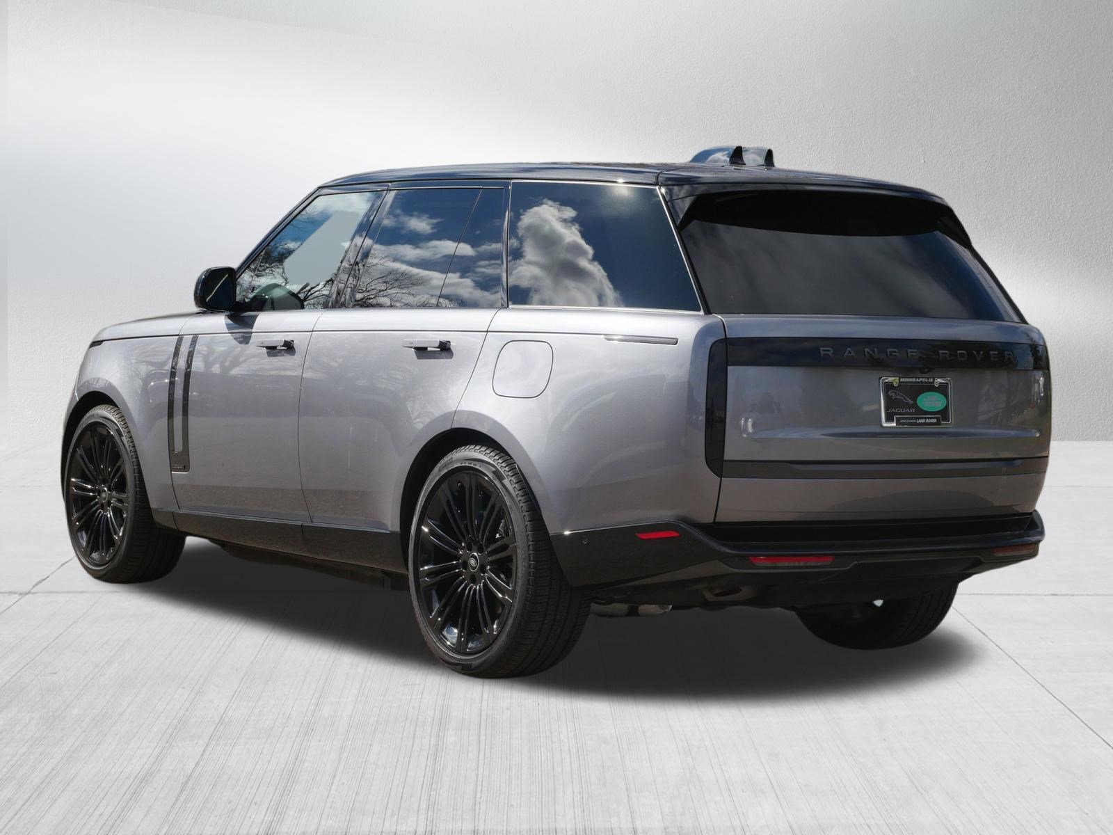 Certified 2025 Land Rover Range Rover Autobiography image 3