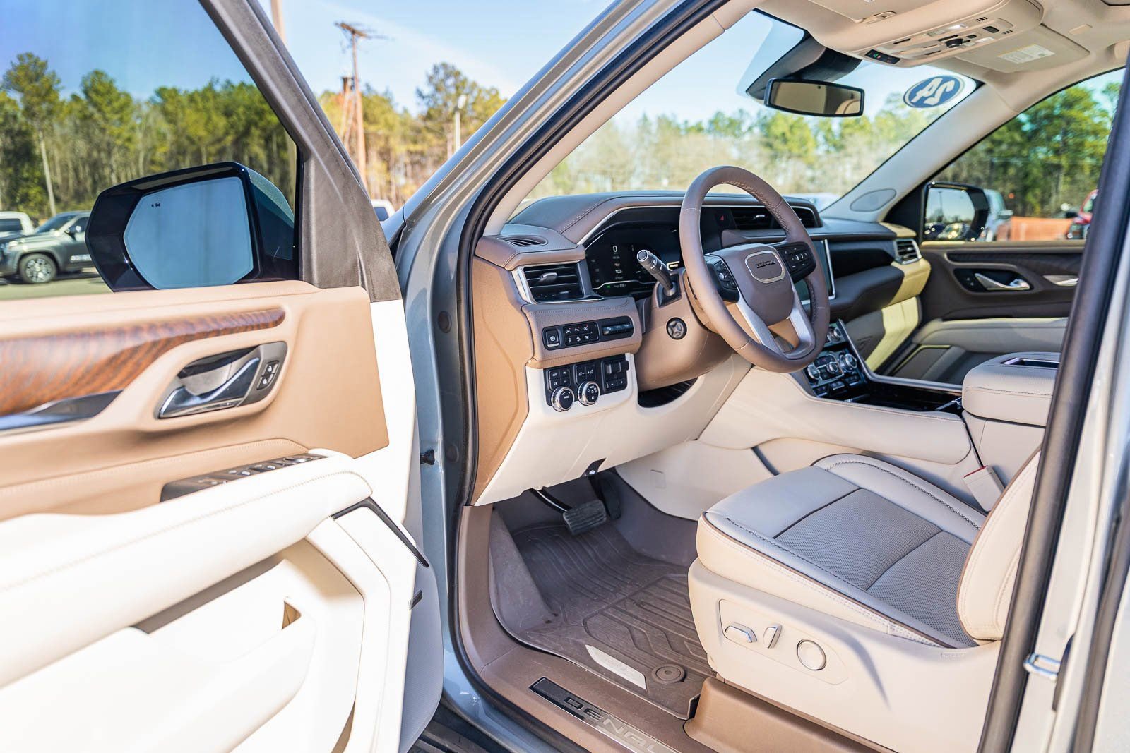 Used 2024 GMC Yukon XL Denali w/ Max Trailering Package image 18