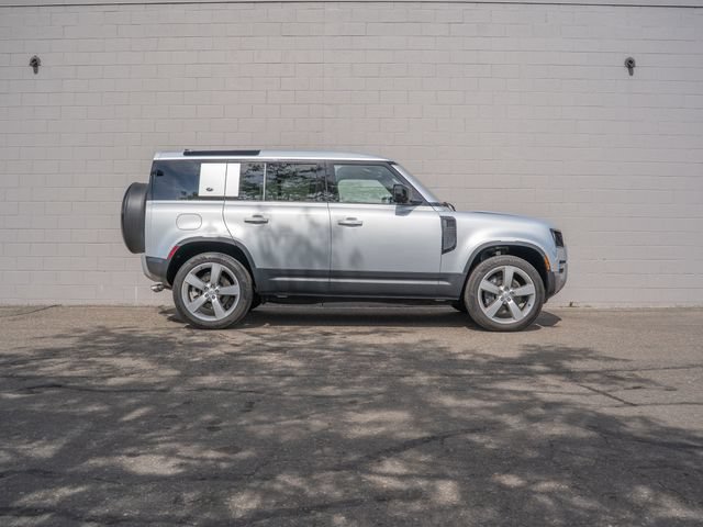 Used 2024 Land Rover Defender 110 SE AWD/4WD image 8