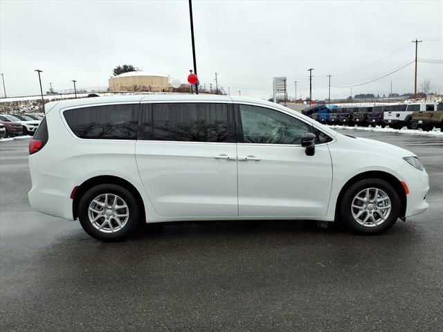 New 2026 Chrysler Voyager LX image 3