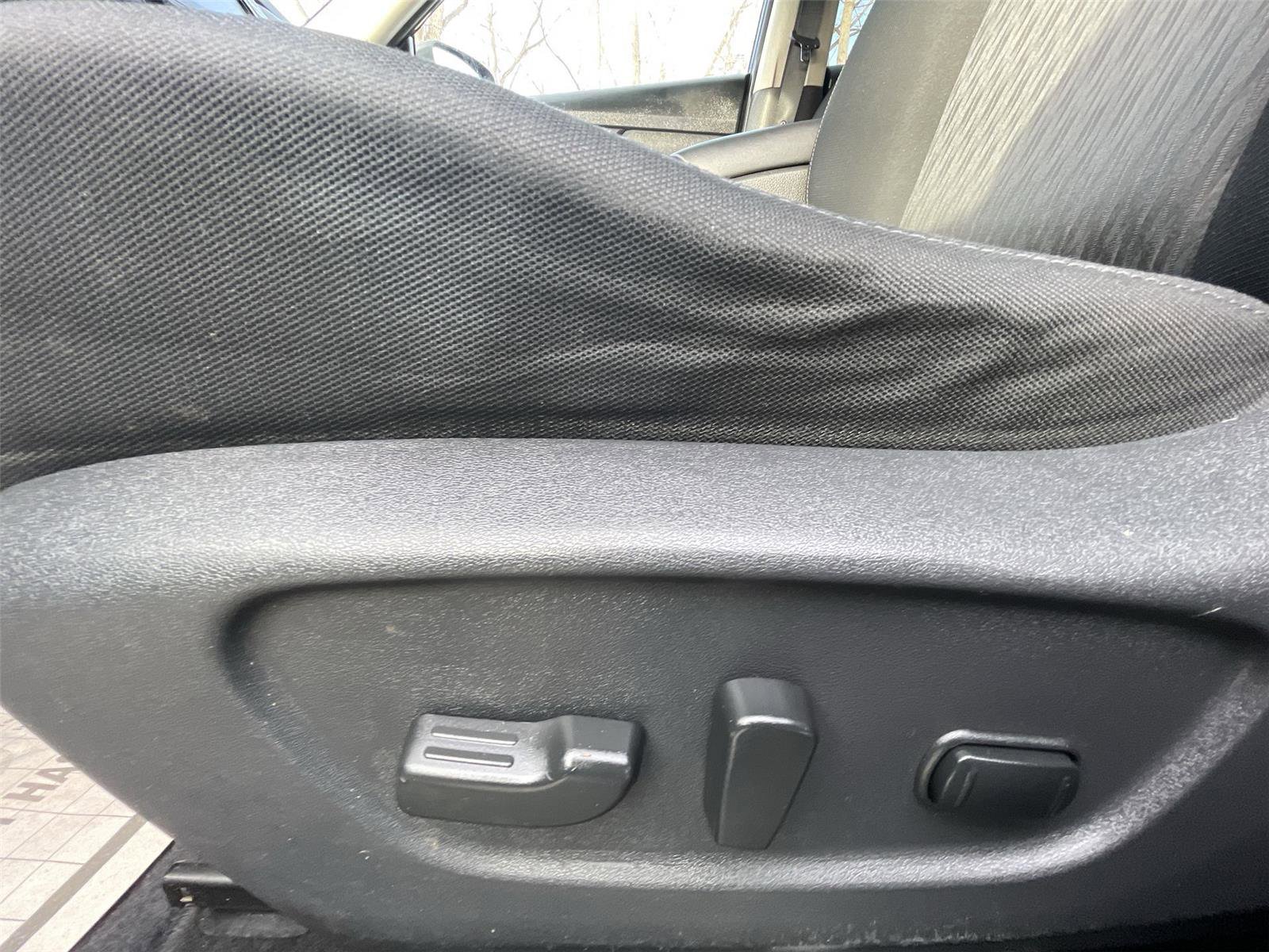 Used 2018 Nissan Rogue SV w/ Premium Package image 13