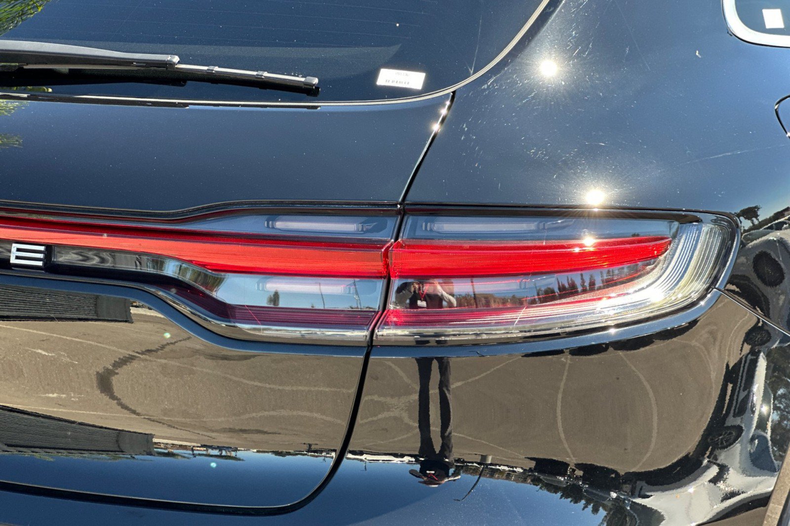 Certified 2023 Porsche Macan S AWD/4WD image 28