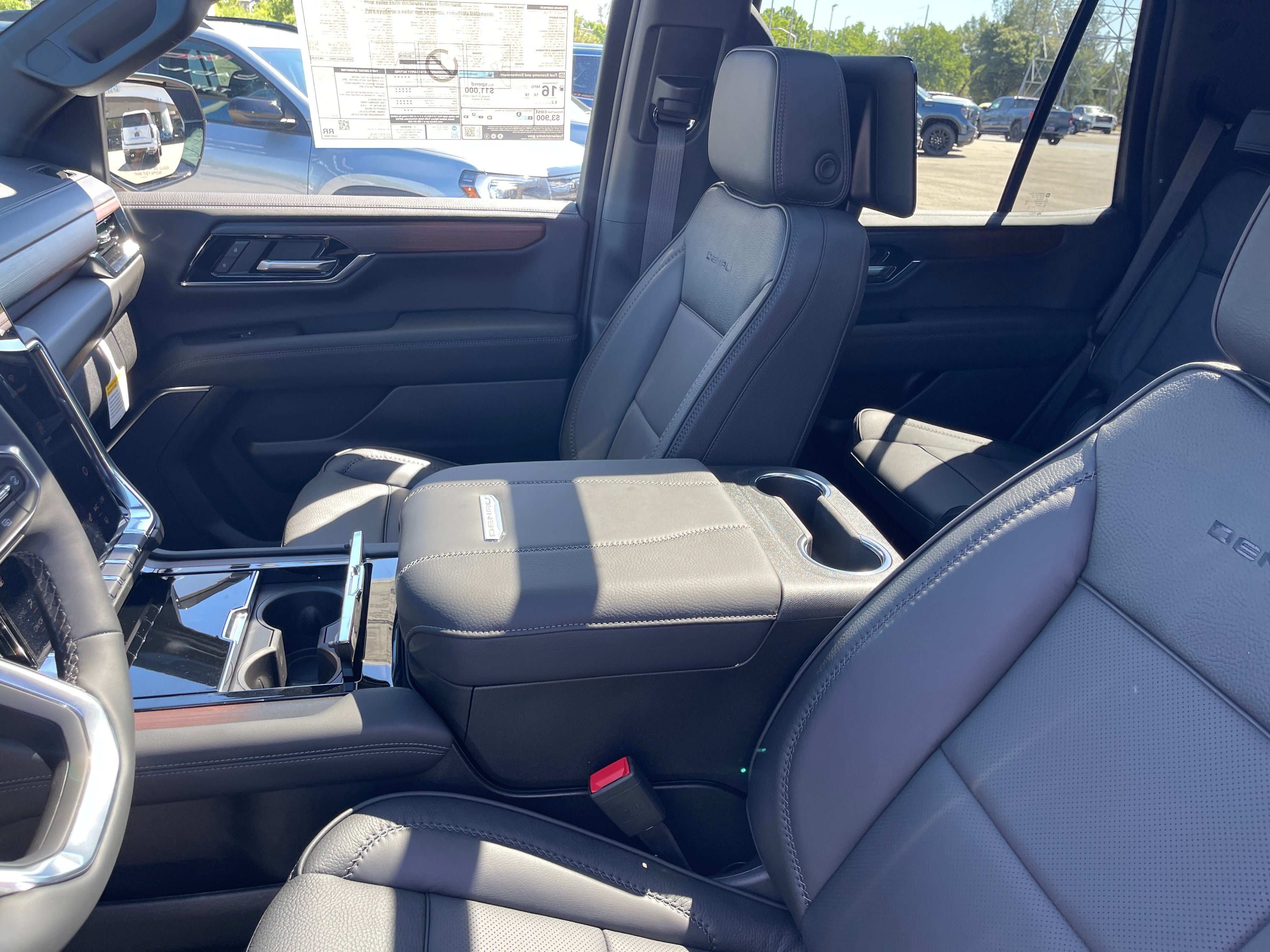 New 2026 GMC Yukon Denali w/ Denali Reserve Package AWD/4WD image 12
