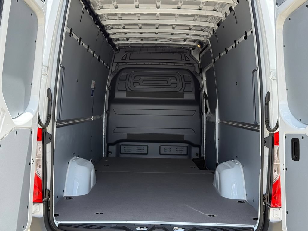 Used 2025 Mercedes-Benz Sprinter 2500 image 12