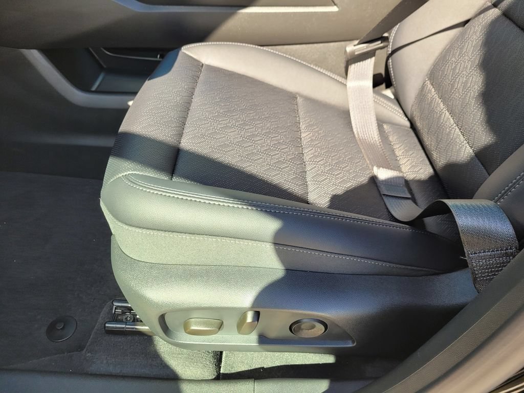 New 2026 Chevrolet Equinox LT w/ Convenience Package II FWD image 13