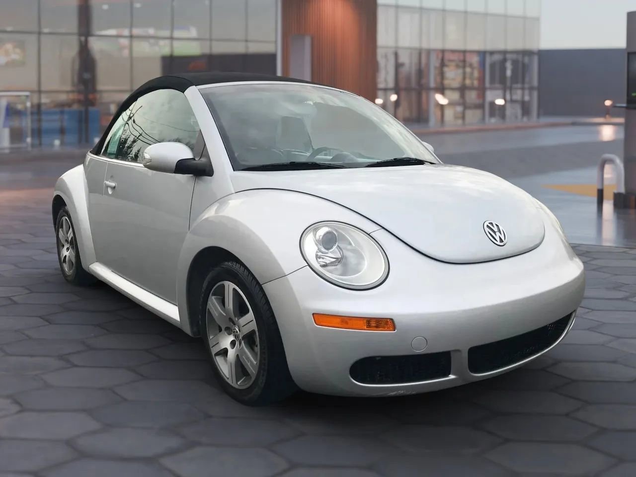 Used 2006 Volkswagen Beetle Convertible w/ Package 1 image 41