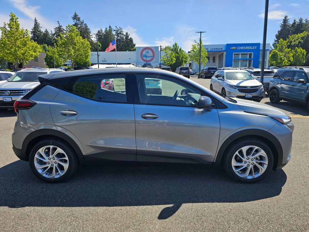 New 2027 Chevrolet Bolt LT w/ Comfort Package FWD image 4