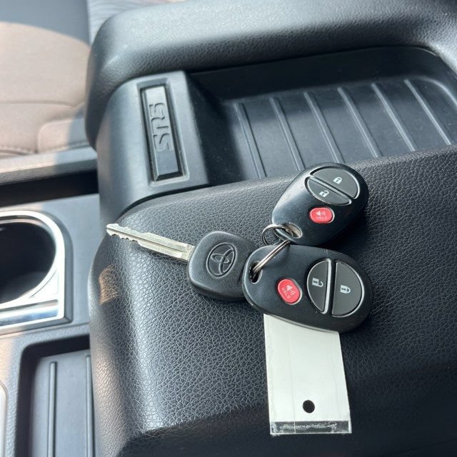 Used 2017 Toyota Tundra SR5 AWD/4WD image 17