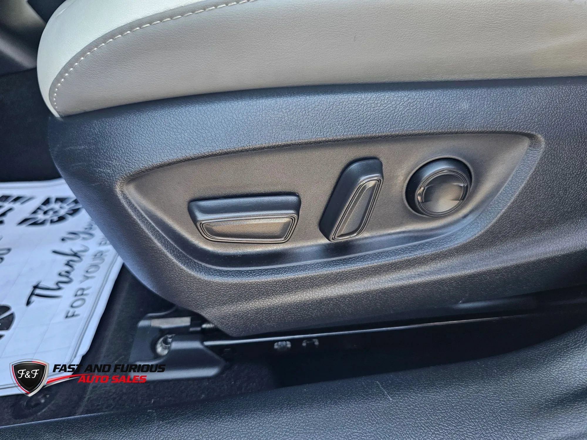 Used 2021 Toyota Prius Prime XLE w/ Carpet Mat Package (TMS) FWD image 13