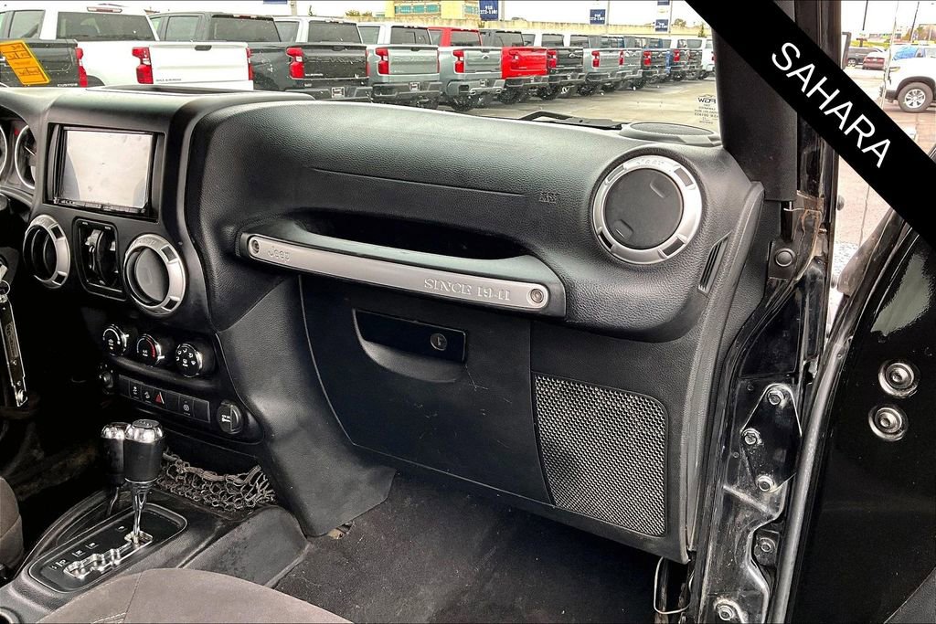 Used 2016 Jeep Wrangler Unlimited Sahara w/ Connectivity Group image 24