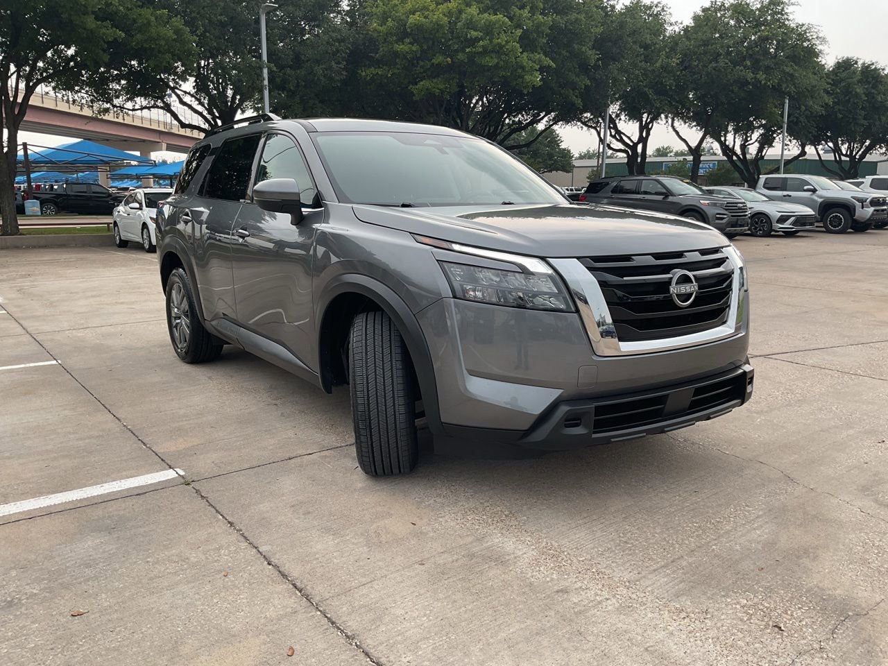 Used 2025 Nissan Pathfinder SV FWD image 4