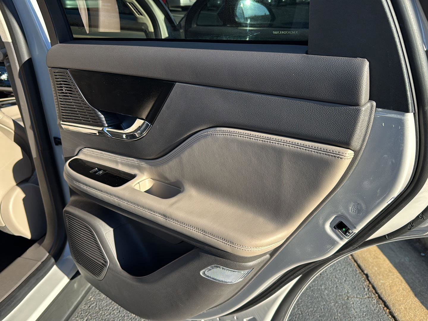 Used 2022 Lincoln Corsair FWD image 13