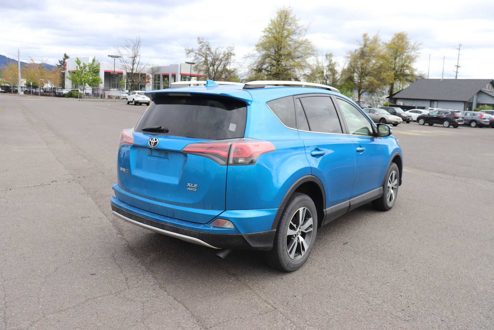 Certified 2016 Toyota RAV4 XLE AWD/4WD image 5