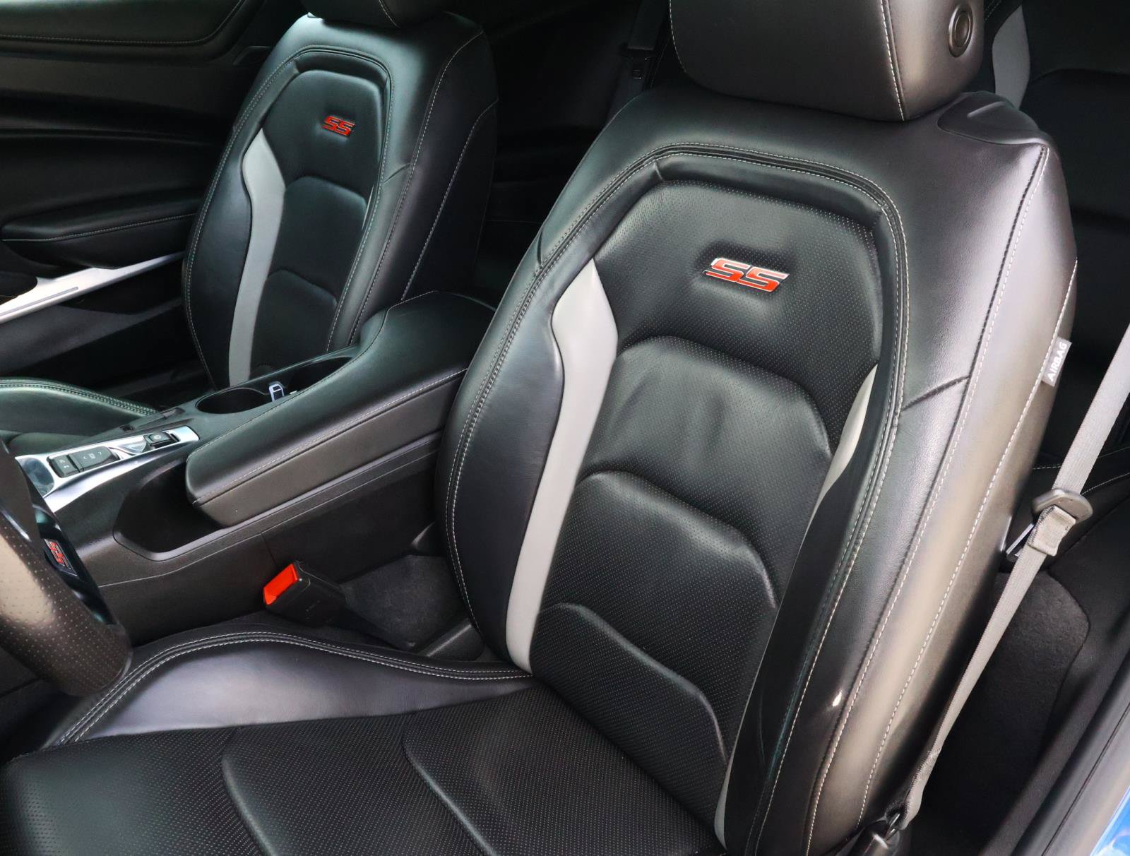 Used 2021 Chevrolet Camaro SS RWD image 13